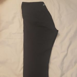 Black capri leggings